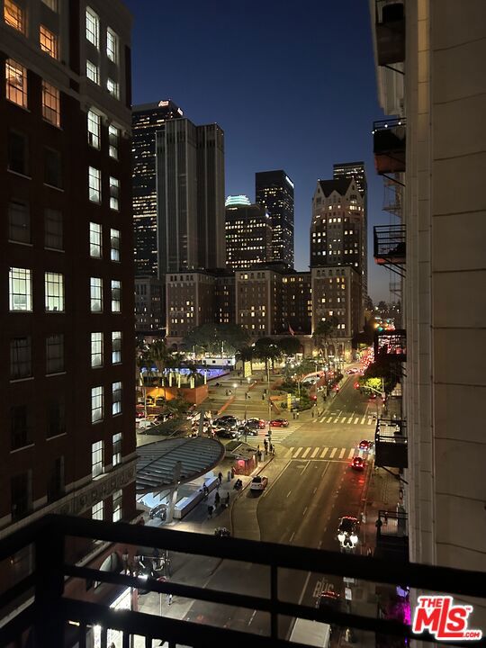 315 W 5th Street #903