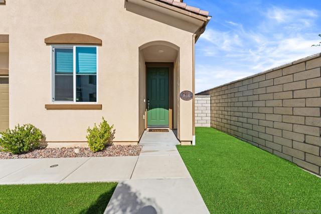 13305 Cultivate Ct, Valley Center CA: https://media.crmls.org/mediaz/62aecd7b-8fef-4402-ac8c-f940e2d50b16.jpg