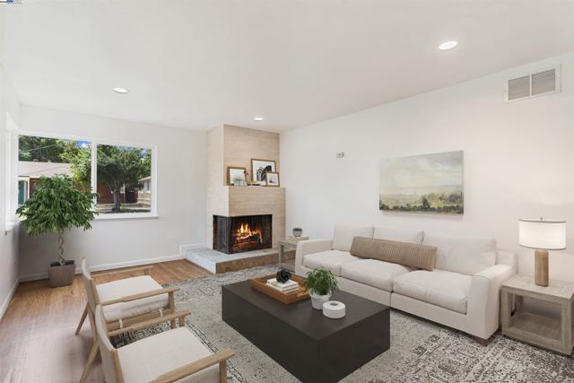 102 W 15Th St, Antioch CA: https://media.crmls.org/mediaz/62afc586-7dc4-47ac-862d-47c431ba564c.jpg
