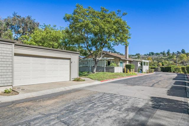 Detail Gallery Image 4 of 40 For 5667 Adobe Falls Rd, San Diego,  CA 92120 - 2 Beds | 2 Baths