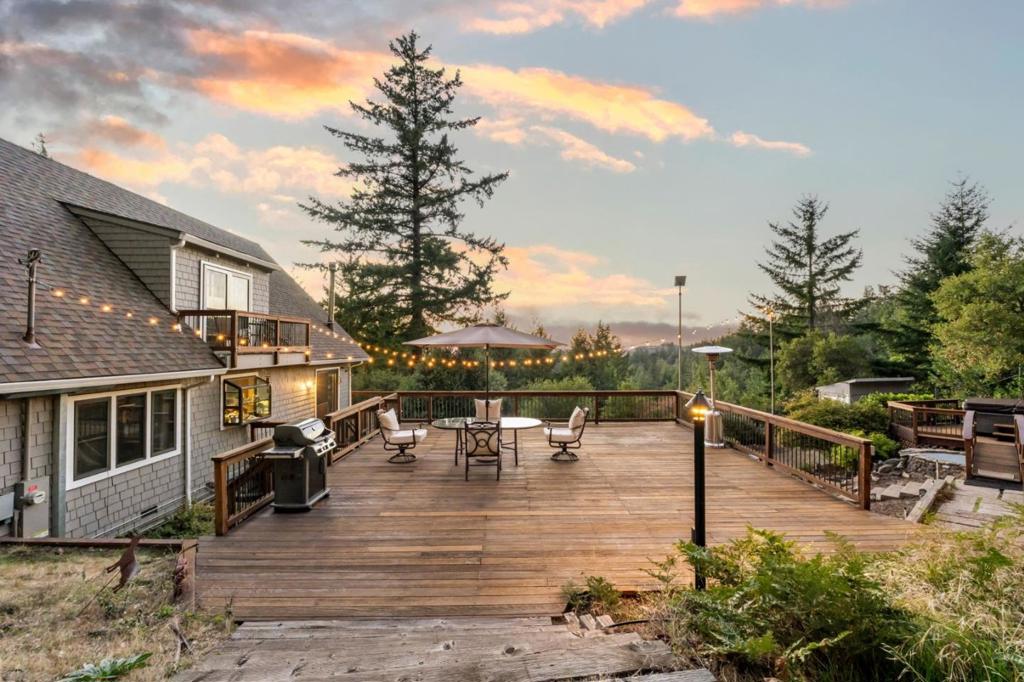 12351 Indian Rock Way