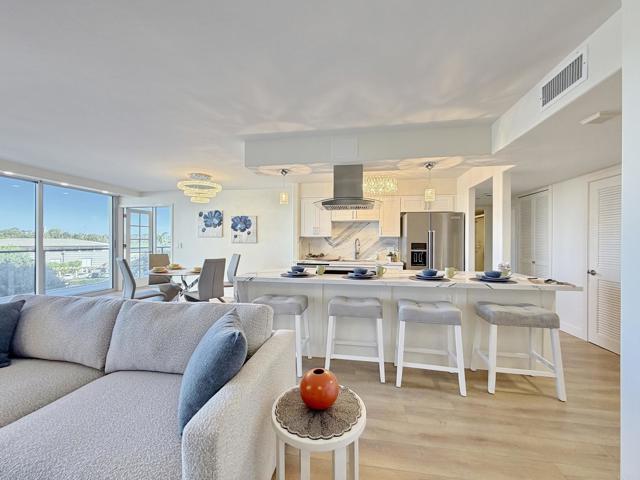 Detail Gallery Image 9 of 31 For 1820 Avenida Del Mundo #208,  Coronado,  CA 92118 - 2 Beds | 2 Baths