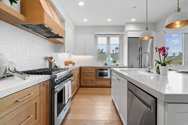 Detail Gallery Image 7 of 69 For 301 Juniper Ave, Carlsbad,  CA 92008 - 3 Beds | 3/1 Baths