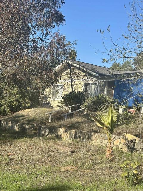 Detail Gallery Image 2 of 22 For 2758 Kauana Loa, Escondido,  CA 92029 - 4 Beds | 3 Baths