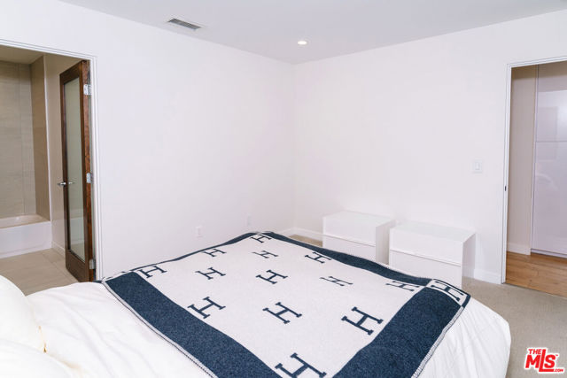 3423 Scadlock Lane, Sherman Oaks CA: https://media.crmls.org/mediaz/62b0b977-3d5b-4385-81e4-1bc28d99e657.jpg