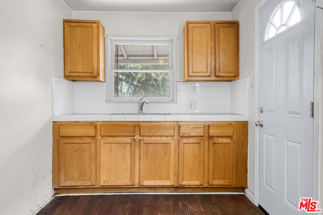6833 Simpson Avenue, North Hollywood CA: https://media.crmls.org/mediaz/62b0ee49-25f1-4569-b438-cc1e733a9358.jpg