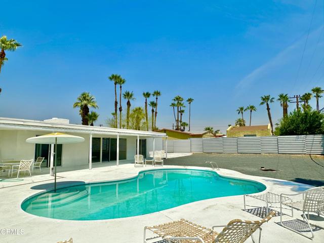 Detail Gallery Image 3 of 23 For 422 N Farrell Dr, Palm Springs,  CA 92262 - 3 Beds | 2/1 Baths