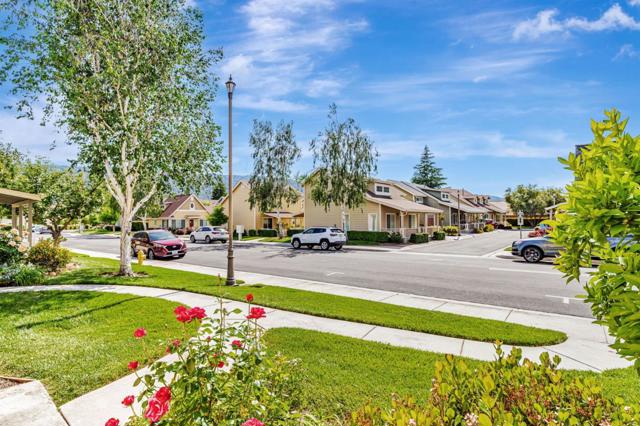 1554 Rosette Way, Gilroy CA: https://media.crmls.org/mediaz/62b147c9-fbdc-4c3f-af36-be4ababc0f2f.jpg