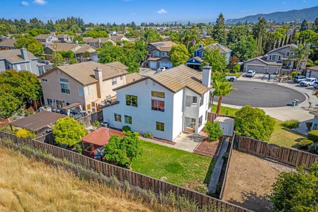 9082 Spencer Court, Gilroy CA: https://media.crmls.org/mediaz/62b1b4d7-c9f1-49bd-af19-f948d35cd4e6.jpg