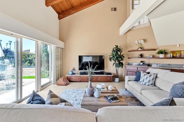 6 Buccaneer Way, Coronado CA: https://media.crmls.org/mediaz/62b1cb1b-5d77-44e0-853e-b4fc6d2b5030.jpg