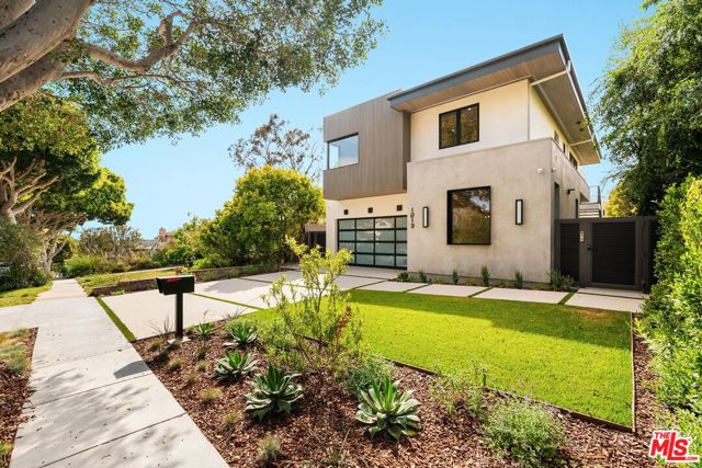 1213 Pine Street, Santa Monica CA: https://media.crmls.org/mediaz/62b1d5a1-23f3-4655-8b53-c987a504f662.jpg