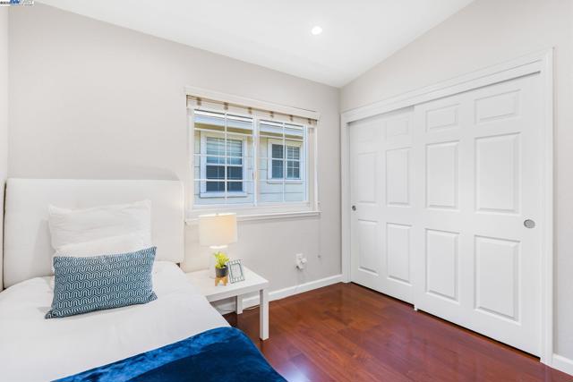 5373 Shamrock Cmn, Fremont CA: https://media.crmls.org/mediaz/62b20f88-da35-4fe8-934a-71053e0f33f5.jpg