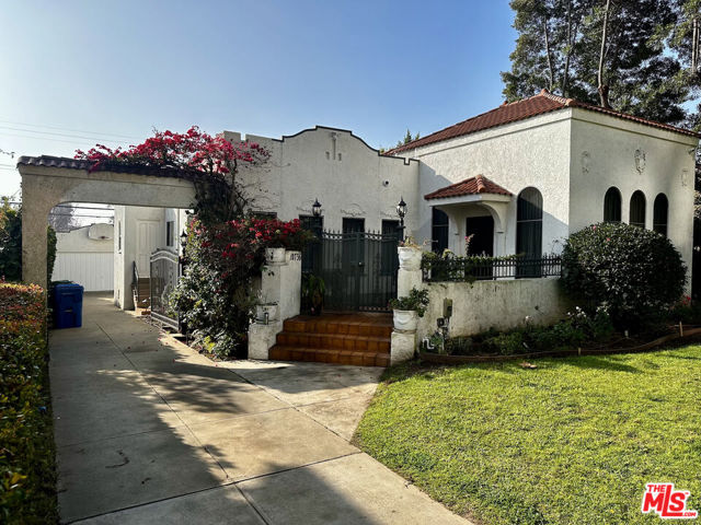 10736 Ashton Avenue, Los Angeles CA: https://media.crmls.org/mediaz/62b25cde-0ede-4bba-b559-2ec9e5b2c9b4.jpg