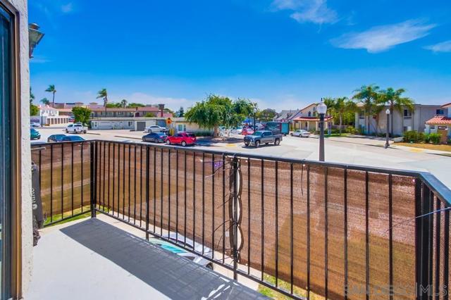 4527 Contour Blvd., San Diego CA: https://media.crmls.org/mediaz/62b26234-b6f3-47e8-8ccd-e3adba9ffdde.jpg