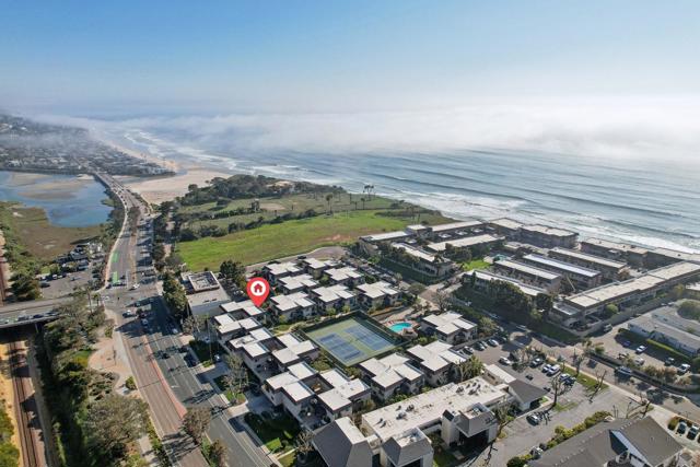 872 S Sierra Ave, Solana Beach CA: https://media.crmls.org/mediaz/62b2990d-35bf-4ce9-a56d-7b17dc6f92ac.jpg