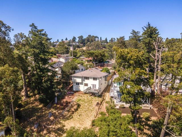6827 Ridgewood Drive, Oakland CA: https://media.crmls.org/mediaz/62b2fb3a-a7be-4d0c-bca8-59ef53ab2f1d.jpg