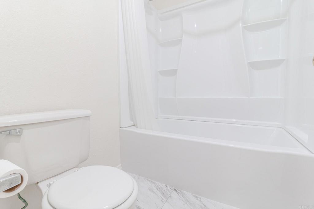 https://media.crmls.org/mediaz/62b3039d-e7d1-4919-8c03-63dea27f4d1e.jpg?preset=X-Large
