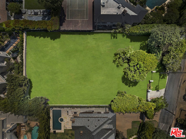 184 S Rockingham Avenue, Los Angeles CA: https://media.crmls.org/mediaz/62b32649-4cda-44ea-87cd-95749cb427eb.jpg