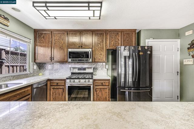 1795 Walnut Creek Dr, Santa Rosa CA: https://media.crmls.org/mediaz/62b3934e-ae62-4b7e-8c4f-9d301361e78e.jpg