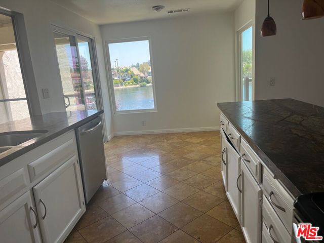 4650 Park Mirasol, Calabasas CA: https://media.crmls.org/mediaz/62b444d1-2130-401c-b849-71f80cbd1eb7.jpg