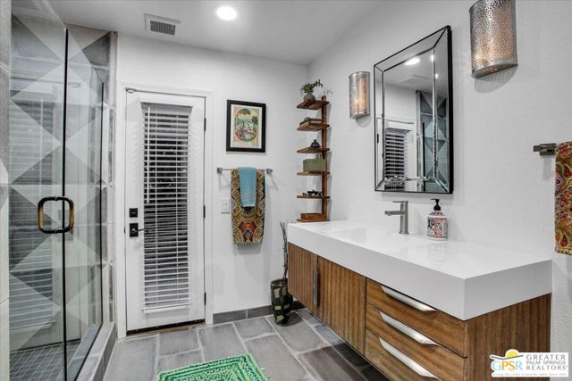 45864 Shadow Mountain Drive, Palm Desert CA: https://media.crmls.org/mediaz/62b4ecc9-0dfb-4908-853f-24b43c88416e.jpg