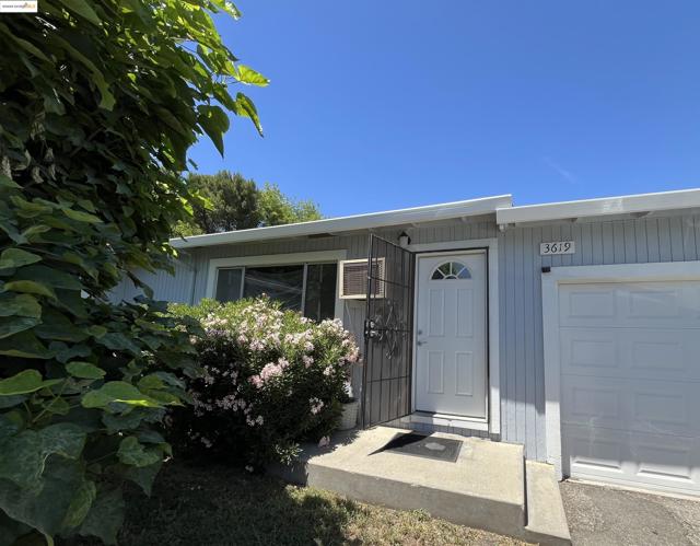 3619 DeOvan St, Stockton CA: https://media.crmls.org/mediaz/62b52349-9013-4245-8cd7-a0243d6210d4.jpg