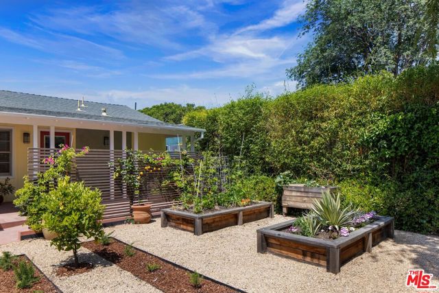 2249 Linnington Avenue, Los Angeles CA: https://media.crmls.org/mediaz/62b567b8-5ba0-472d-a615-7d487d8ee5b5.jpg