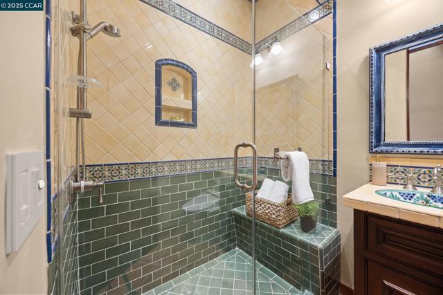 80 Rheem Blvd, Orinda CA: https://media.crmls.org/mediaz/62b60a4a-3c18-4e99-98bb-10fd905a1388.jpg