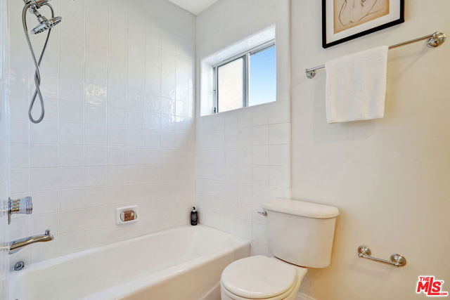 Drew Fenton | 11690 Montana Avenue Los Angeles CA | MLS: 7295317 Drew Fenton | 11690 Montana Avenue Los Angeles CA | MLS: 7295317
