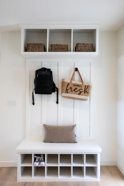 1689 Sunnyslope Avenue, Belmont CA: https://media.crmls.org/mediaz/62b67929-96d3-4275-8c31-fa8e68167505.jpg