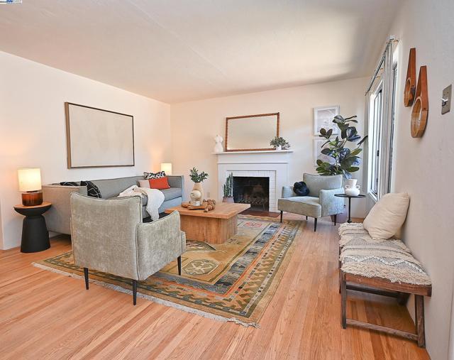 2081 Strang Ave, San Leandro CA: https://media.crmls.org/mediaz/62b75680-e064-4872-9c7b-ce6cf73310fe.jpg