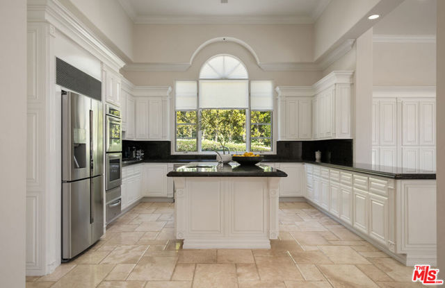 16727 Camino Sierra Del Sur Drive, Rancho Santa Fe CA: https://media.crmls.org/mediaz/62b76391-10b8-409f-9169-f0070fdba896.jpg