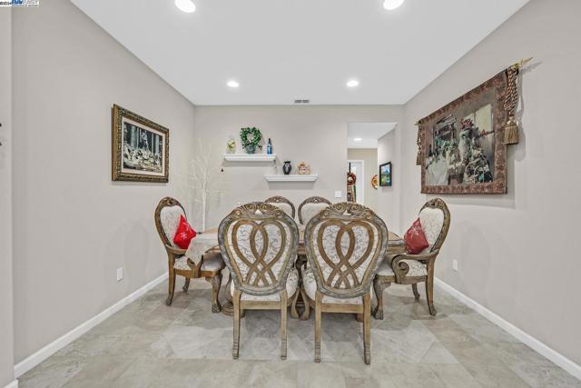 Image 8 of 28 For 5366 Dublin Ranch Dr