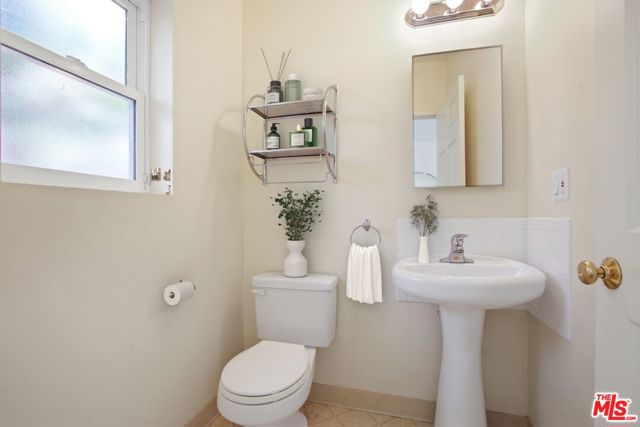 4352 Lyceum Avenue, Los Angeles CA: https://media.crmls.org/mediaz/62b7d57e-d5e0-45e5-aa53-1925ef2e188e.jpg