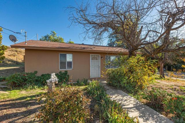 43023 Highway 79, Aguanga CA: https://media.crmls.org/mediaz/62b7ecfa-54a7-4385-ac22-0f5ec617ff3f.jpg