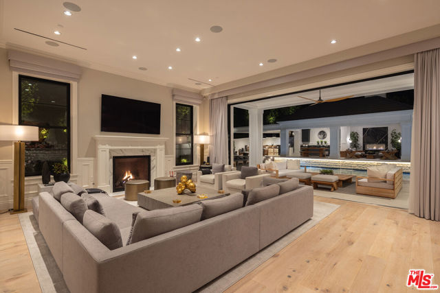 9520 Hidden Valley Road, Beverly Hills CA: https://media.crmls.org/mediaz/62b828c1-c856-4088-86c8-9cbd09da3cd4.jpg