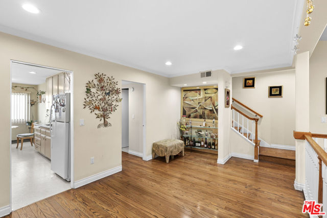 6213 Randi Avenue, Woodland Hills CA: https://media.crmls.org/mediaz/62b83094-7ecc-4c88-b119-fa3b6158f26d.jpg