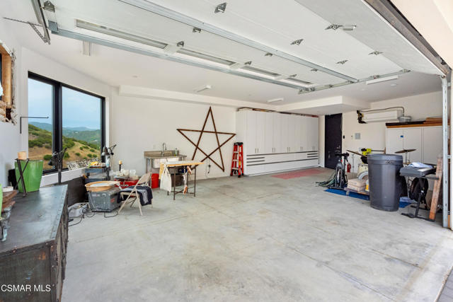 33433 Decker School Road, Malibu CA: https://media.crmls.org/mediaz/62b86d04-1832-467b-9ec0-8e549ec24174.jpg