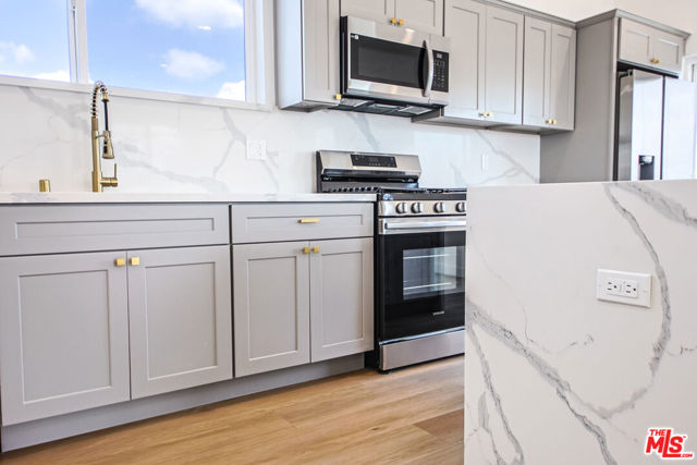 1923 Carmona Avenue, Los Angeles CA: https://media.crmls.org/mediaz/62b89807-8580-4287-9c27-e11e5dc41e3b.jpg