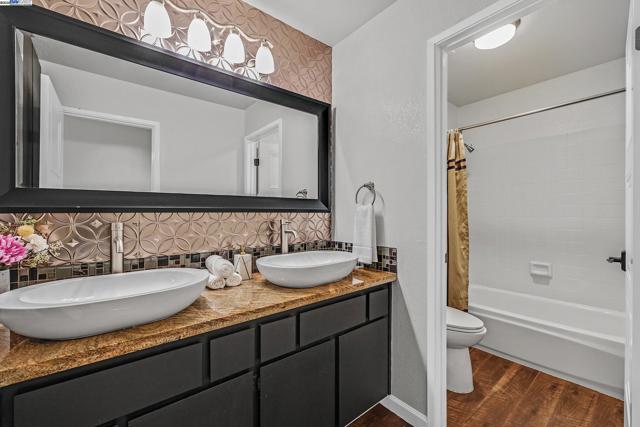 Image 28 of 42 For 45421 Parkmeadow Dr