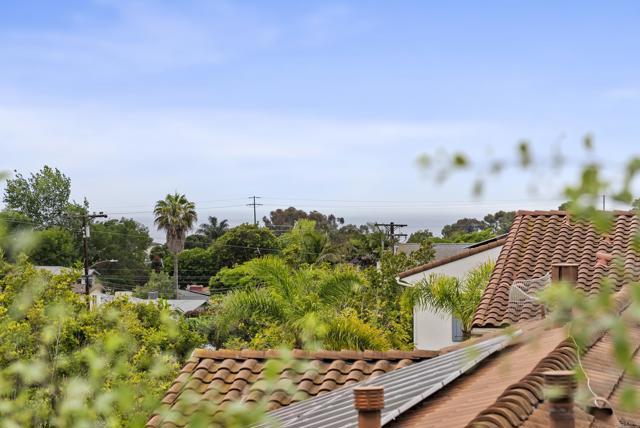 1017 Scarlet Way, Encinitas CA: https://media.crmls.org/mediaz/62b8f688-4550-4779-bf2b-a7025222a33d.jpg