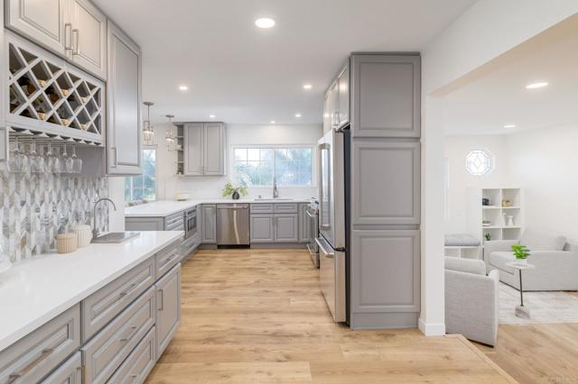 Detail Gallery Image 3 of 38 For 1674 Evergreen St, Point Loma,  CA 92106 - 3 Beds | 2 Baths