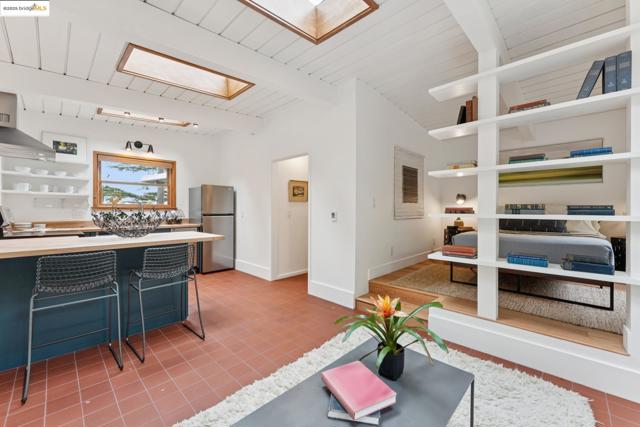 1415 Devonshire Dr, El Cerrito CA: https://media.crmls.org/mediaz/62ba7ede-7e09-434b-9f12-2ab36da0377e.jpg