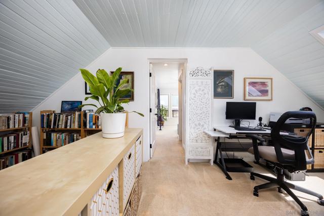 405 Langley St, San Diego CA: https://media.crmls.org/mediaz/62ba93b0-bc1b-41ef-945f-5119bb7a21d9.jpg