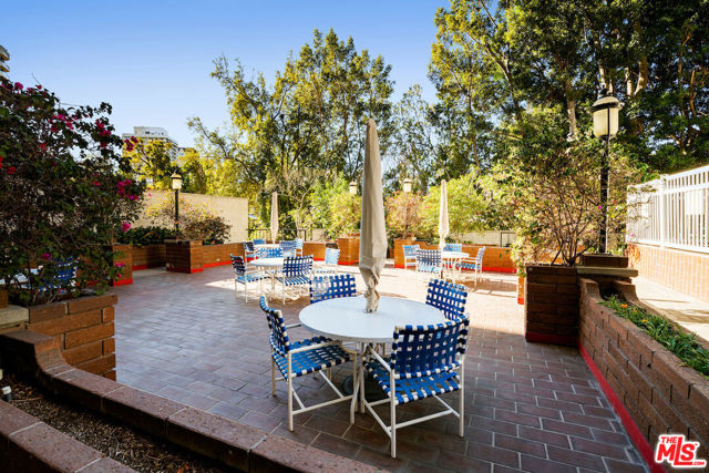 10535 Wilshire Boulevard, Los Angeles CA: https://media.crmls.org/mediaz/62bb4028-bd32-46c8-9a0e-5104ce8aed4e.jpg