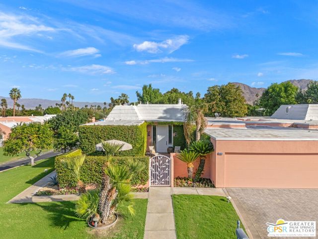 46920 Amir Drive, Palm Desert CA: https://media.crmls.org/mediaz/62bb66d7-3ff6-436e-8992-c3e228e2cdce.jpg