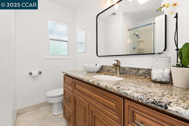 180 Ivy Drive, Orinda CA: https://media.crmls.org/mediaz/62bc193b-e2aa-4640-b106-c31321ada80e.jpg