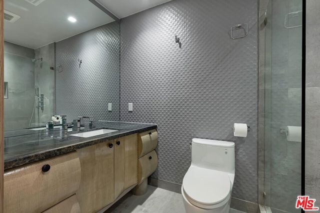 211 S Spalding Drive, Beverly Hills CA: https://media.crmls.org/mediaz/62bc2527-7ec5-4ff7-a2ad-5c6b158eed10.jpg