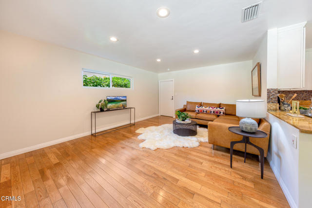2767 Brookhill Street, La Crescenta CA: https://media.crmls.org/mediaz/62bca2da-6ca9-4307-8048-8df506afeb59.jpg