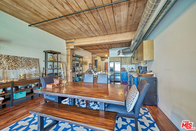 530 S Hewitt Street, Los Angeles CA: https://media.crmls.org/mediaz/62bcf4af-83b0-4d5a-9acc-a80188b5ff78.jpg